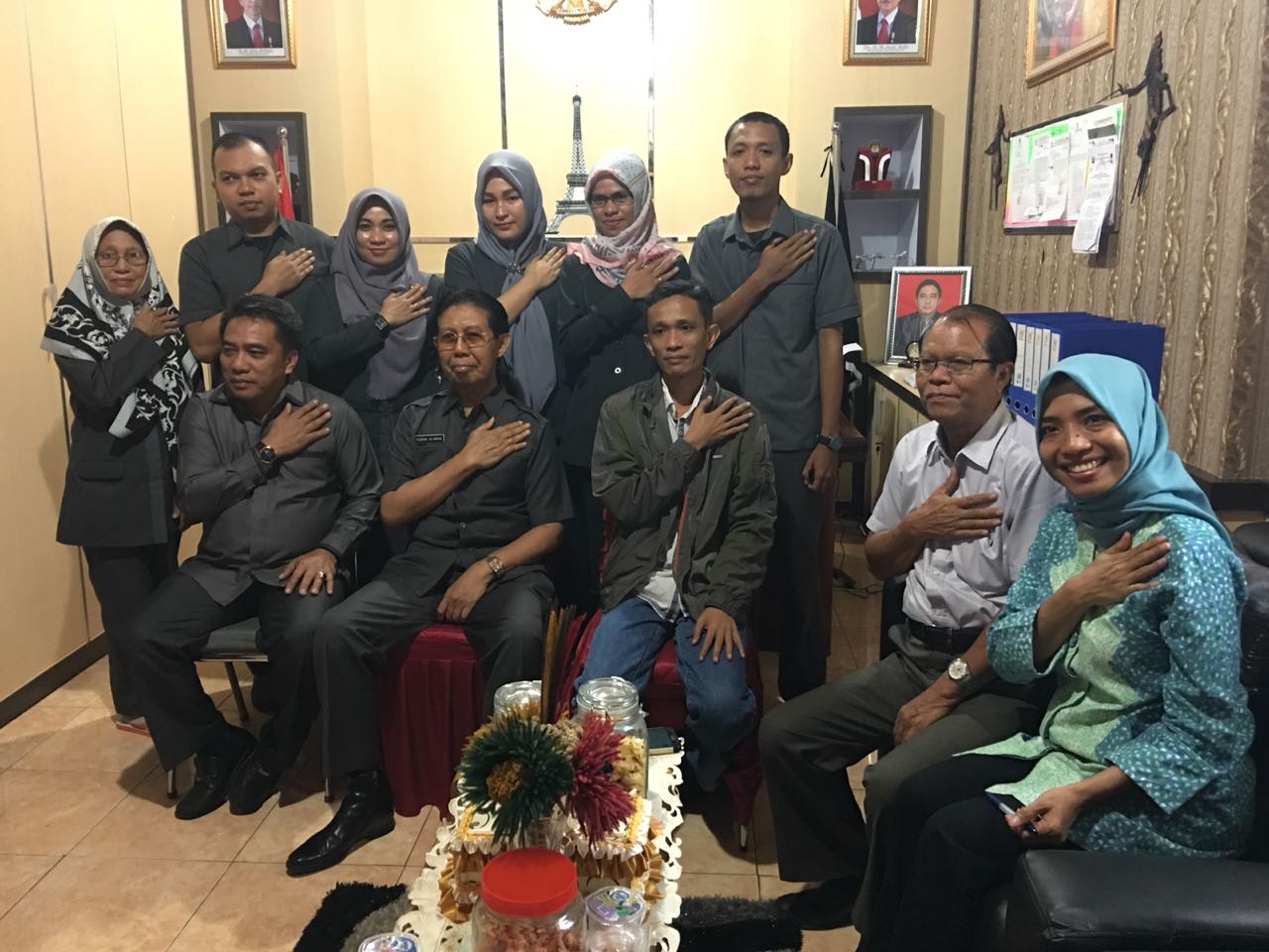 Keterangan: Pertemuan Komisioner KPU Provinsi Sultra dengan Anggota DPD RI, Drs. H. Yusran A. Silondae, M.Si (25/06/18) di Kantor KPU Provinsi.