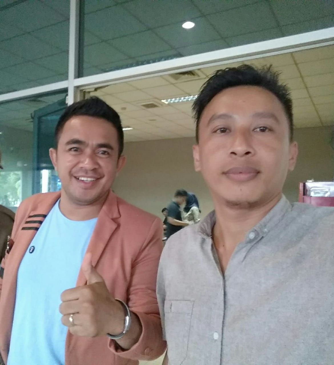 Murhanuddin (Kanan) bersama Ketua KNPI Prov. Sultra Umar Bonte (kiri)
