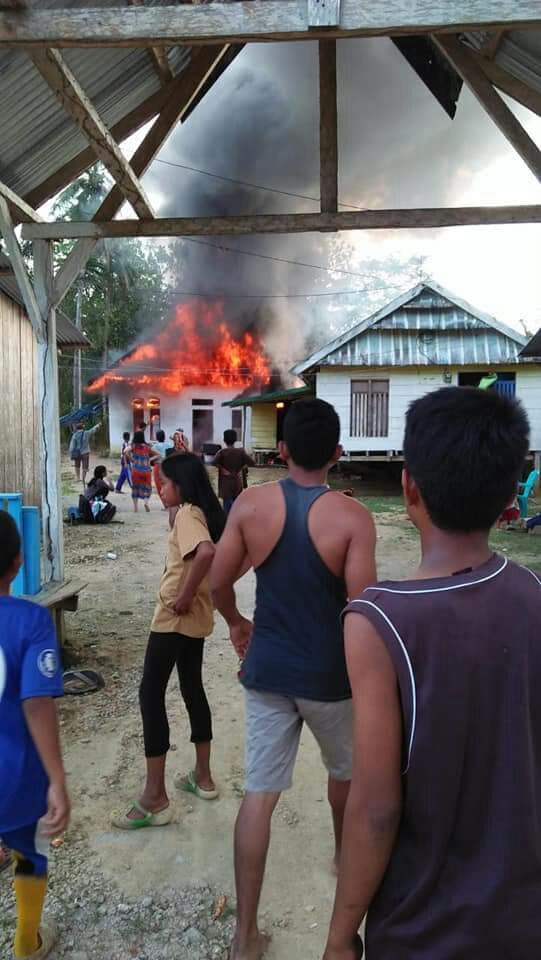 Rumah Kades Marobea dilalap Sijago Merah
