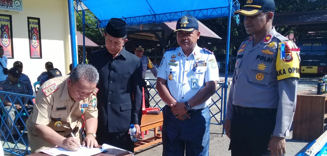 Kompol Muhadi Walam (seragam Polri) Wakapolres Bombana