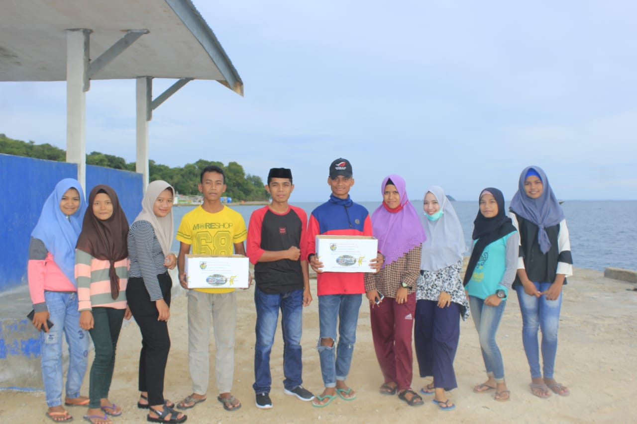 Pengurus DPK KNPI Masaloka Raya saat menggelar Penggalangan Dana untuk Korban Banjir SULSEL