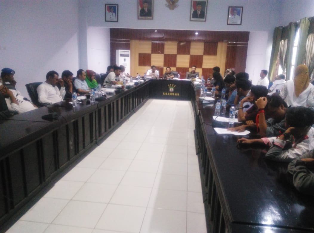 Suasan rapat media antara DPRD Bombana dan Peserta Aksi