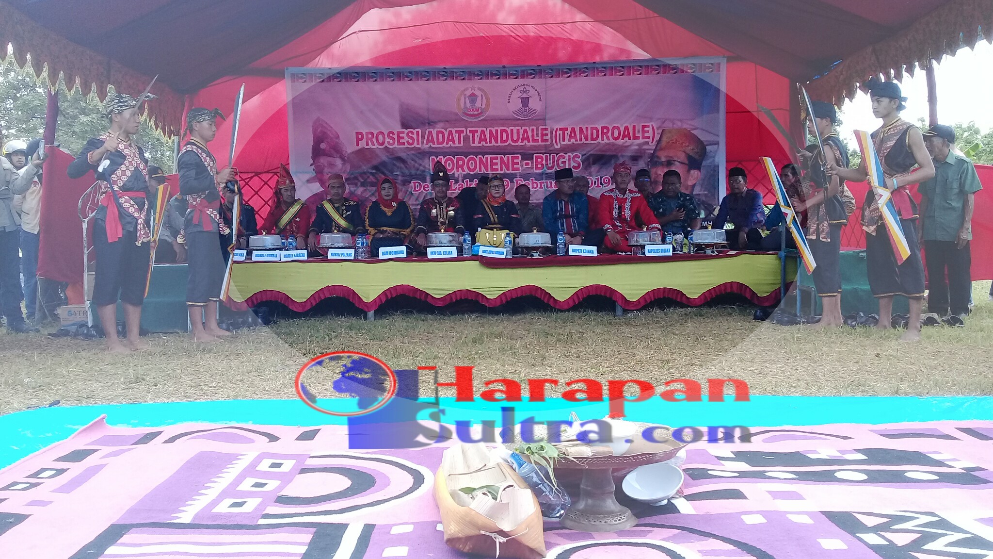 Acara Ritual Adat Tanduale/Tandruale untuk perdamaian antara masyarakat Moronen-Bugis di Kolaka