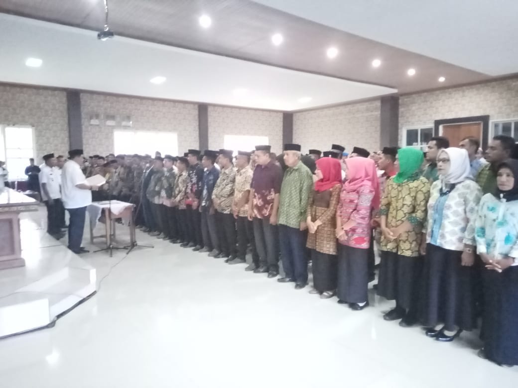 Rusman Emba saat Melantik Anggota BPD