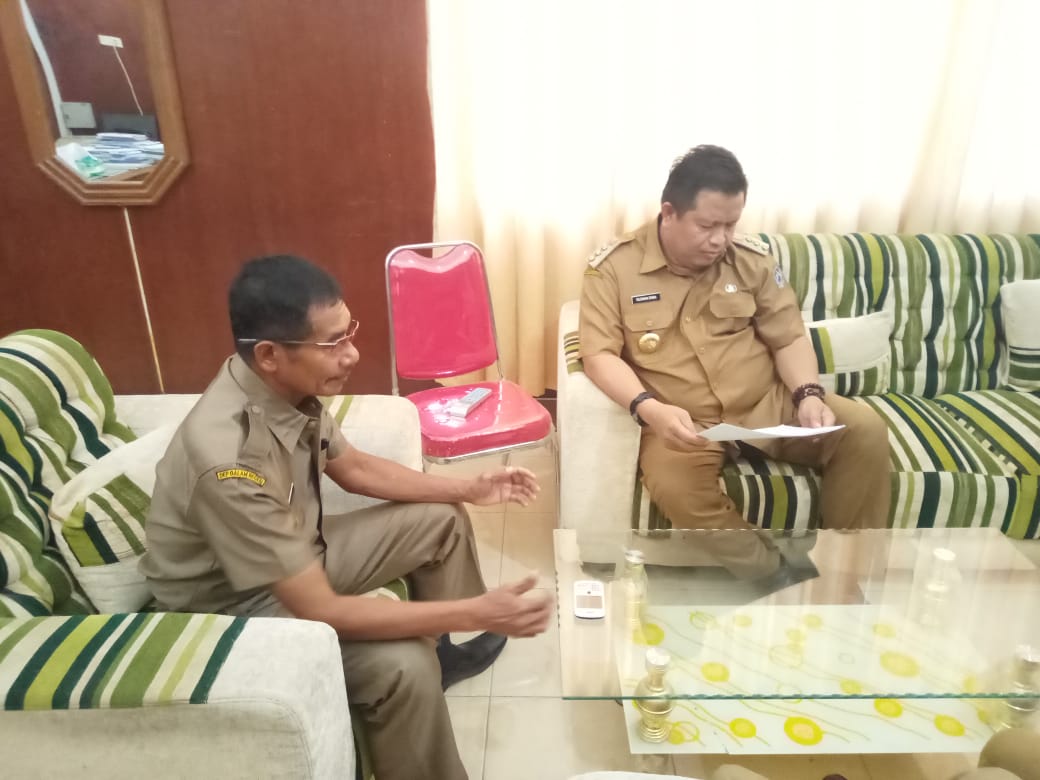 Bupati Muna, Rusman Emba (Kanan)