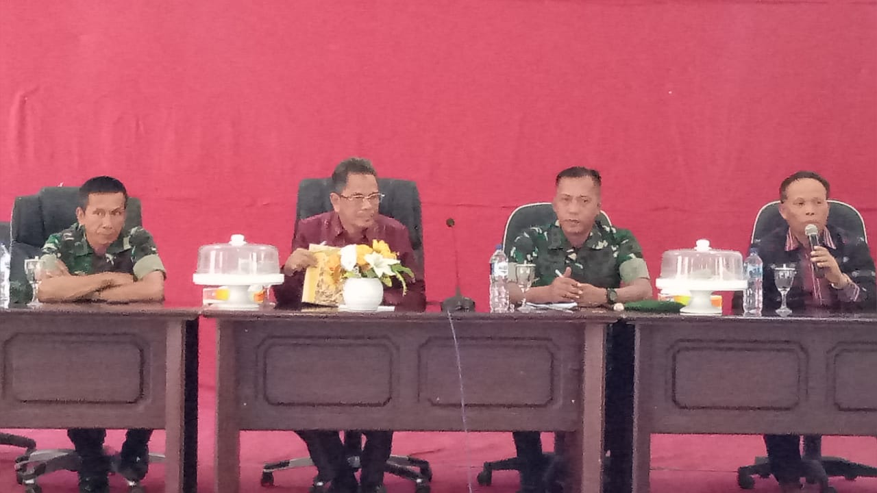 Foto Komandan Kodim 1413 Buton bersama Sekda Busel