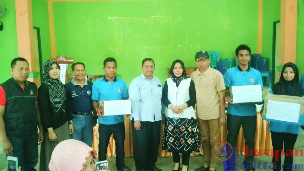 Foto Penyerahan Bantuan KUBE Karang Taruna
