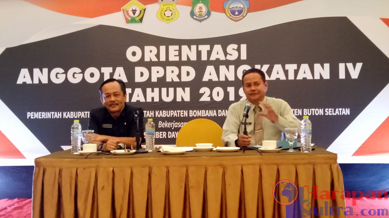 Inspektorat Sultra saat memberikan materi pada Orientasi Anggota DPRD di Kendari