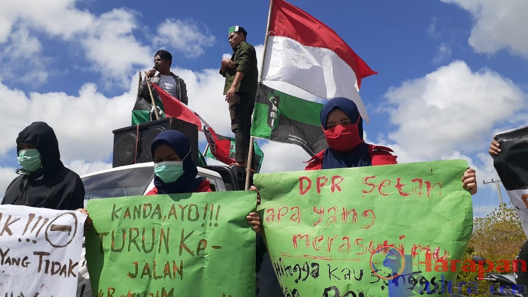 Masa Aksi saat meneriakan tolak revisi RKUHP