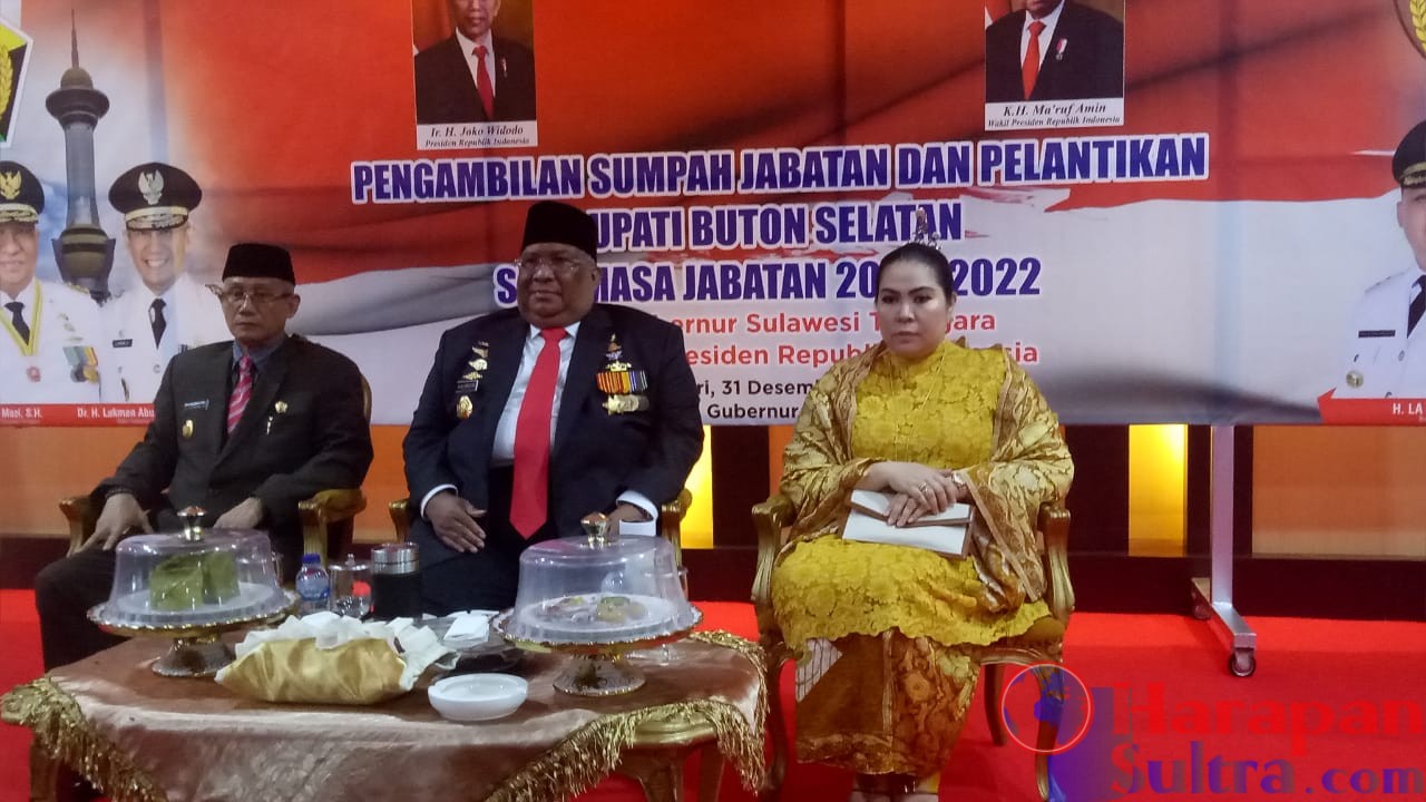 Wakil Gubernur Sultra, Lukma Abunawas (kiri), Gubernur Sultra, Ali Mazi, SH (tengah) dan Istri Gubernur Sultra, Agista Ariyani (kanan)