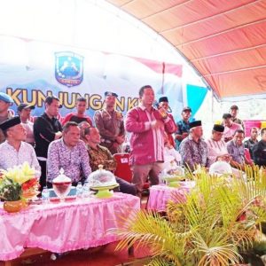 Bupati Muna LM.Rusman Emba saat menghadiri kunjungan kerja di Kecamatan Kabawo Bupati Muna LM.Rusman Emba saat menghadiri kunjungan kerja di Kecamatan Kabawo