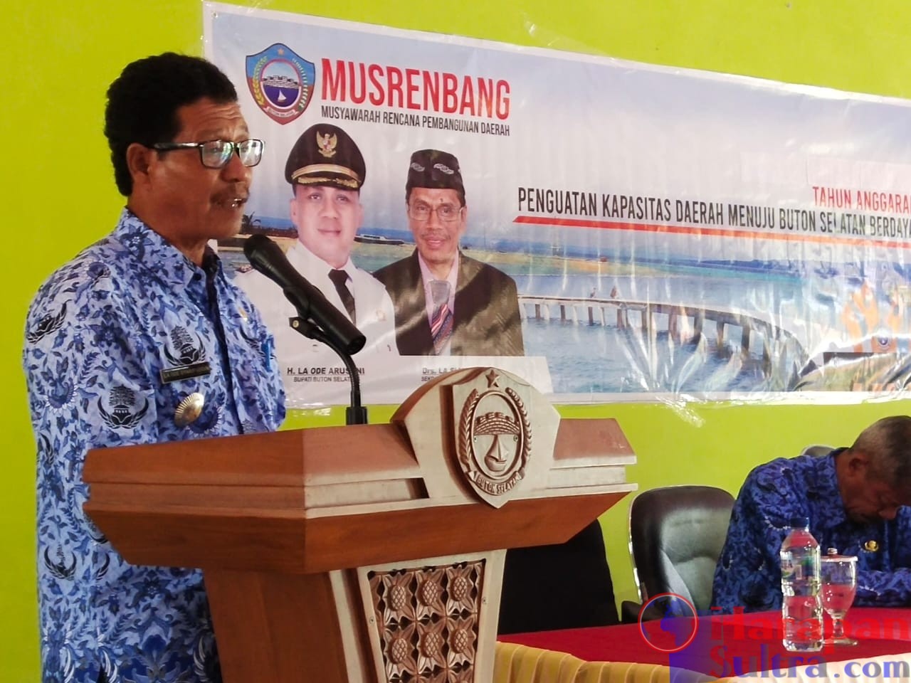 Camat Batauga, Laode Syarifuddin saat membuka acara musrembang