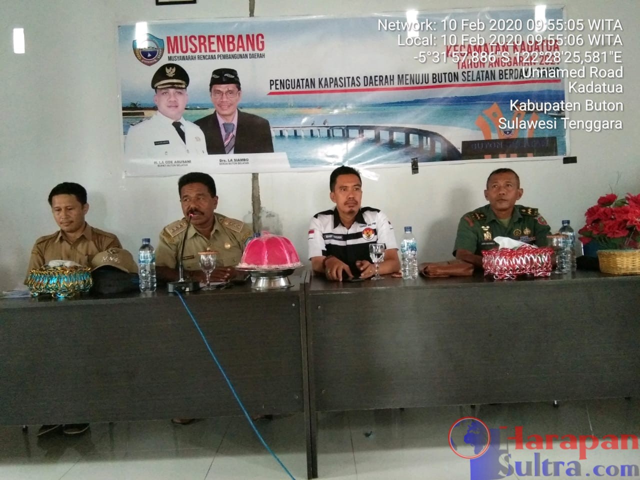 Ketgam.dari kiri Kabid pengendalian dan evaluasi pembangunan Daerah,Camat Kadatua,TA PMD Busel.dan Danramil Kadatua