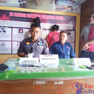 Ketgam: Pengungkapan dua kasus penyalahgunaan narkotika jenis shabu oleh Kasat Narkoba Polres Muna IPTU.Hamka