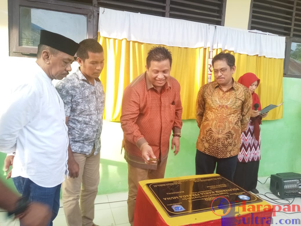 Ketgam : Bupati Muna LM Rusman Emba ST pada saat tanda tangan Yayasan Mitra Karya Persada Muna bersama pemilik Yayasan Mitra Karya Persada Albert, SE.,S.Kep., M.Mkes, Baju kemeja lengang pendek, PJ Sekda Muna Ali Basa kemeja putih dan kepala perwakilan LLDikti wilayah IX Sulawesi diwakili Sekretaris Andi Lukman