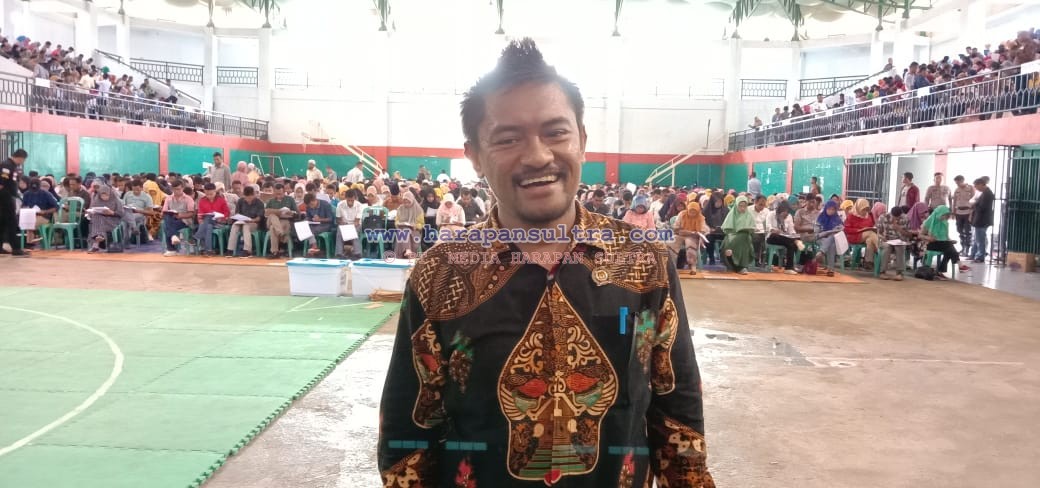 Ketgam : Ketua KPU Kabupaten Muna, Kubais di selah-selah seleksi tertulis calon Panitia Pemungutan Suara (PPS)