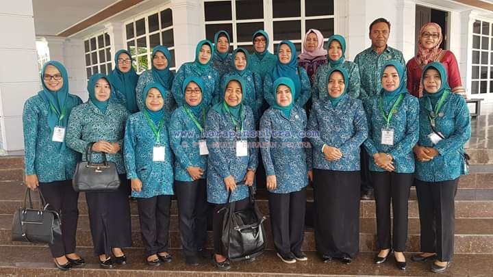 Foto Bersama Pengurus PKK Muna sebelum covid-19 mewabah