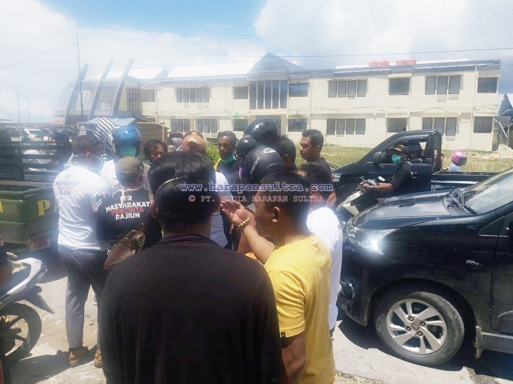 Satpol PP Muna saat menghentikan kegiatan MPR