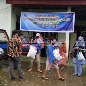 Tim Saat melakukan Operasi Pasar di Pulau Kabaena