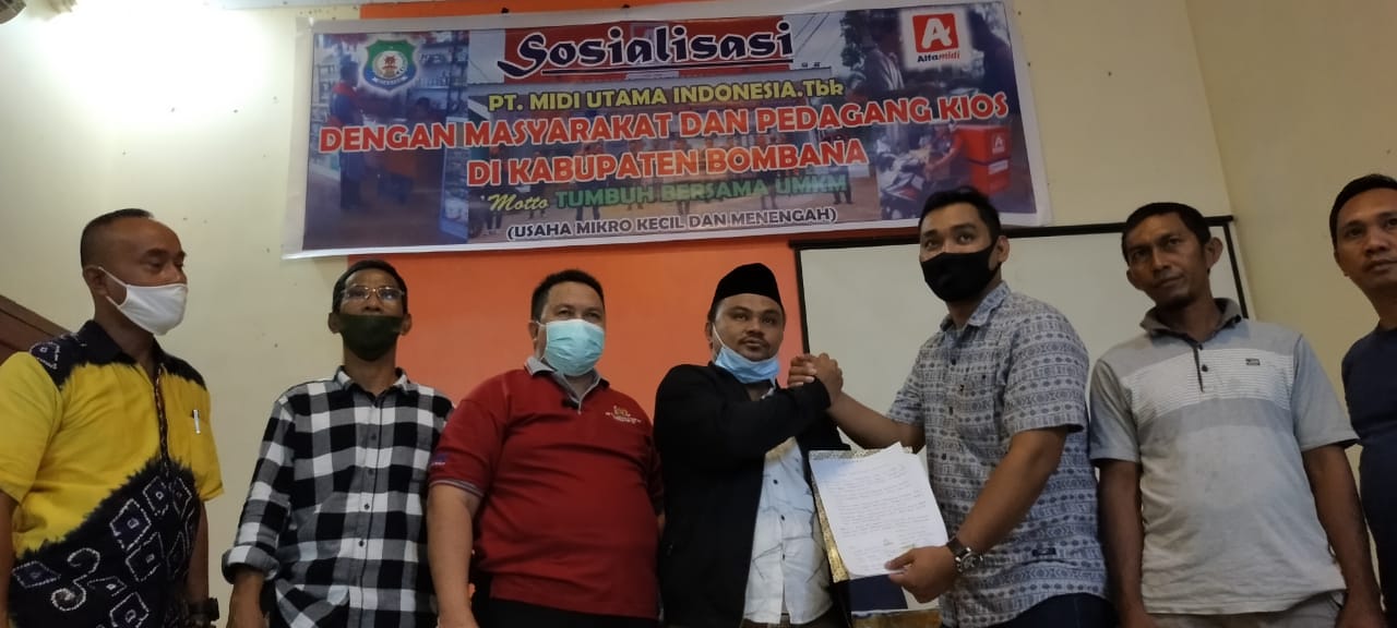 Penyerahan Surat Pernyataan usai Sosialisasi Masuknya Alfa Midi di Bombana