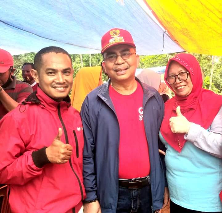 Bupati Butur, Abu Hasan (Tengah) saat menghadiri Panen raya Padi Organik