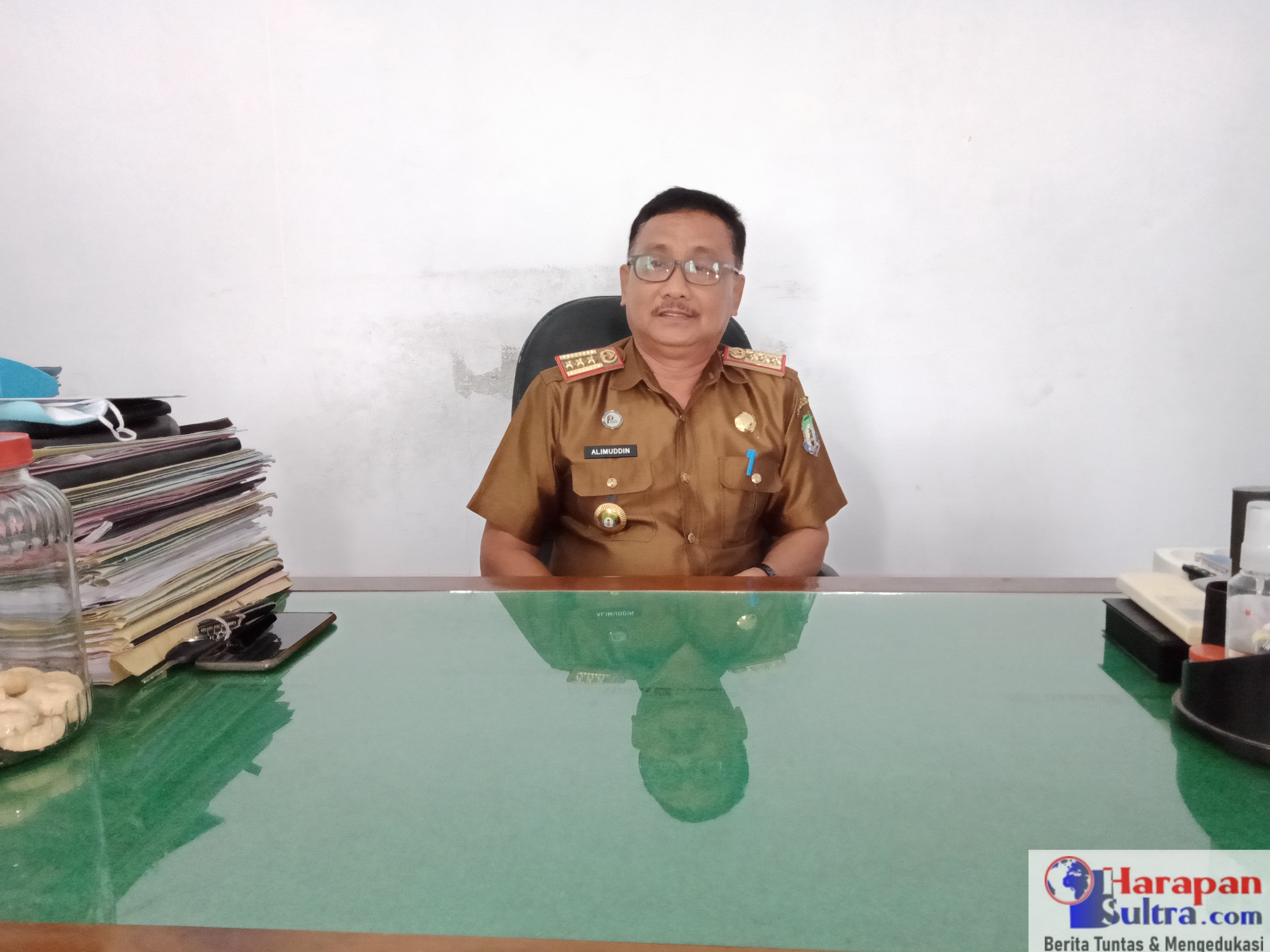 Drs. Alimuddin. Kepala Dinas Lingkungan Hidup Kabupaten Bombana