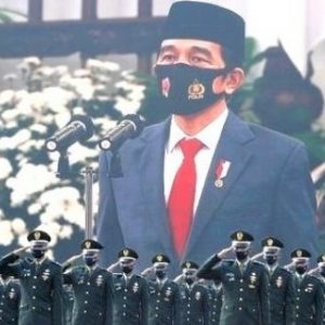 Presiden Jokowi pimpin HUT-TNI ke-75 Gambar ; CNN