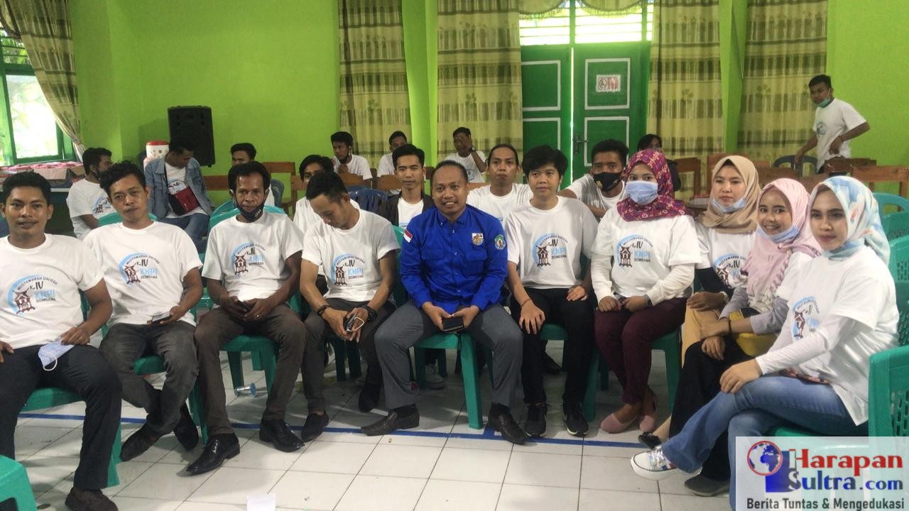 Ketua KNPI Bombana, Nasaruddin (Tengah) bersama Pengurus DPK KNPI Kecamatan dan Para Pimpinan OKP