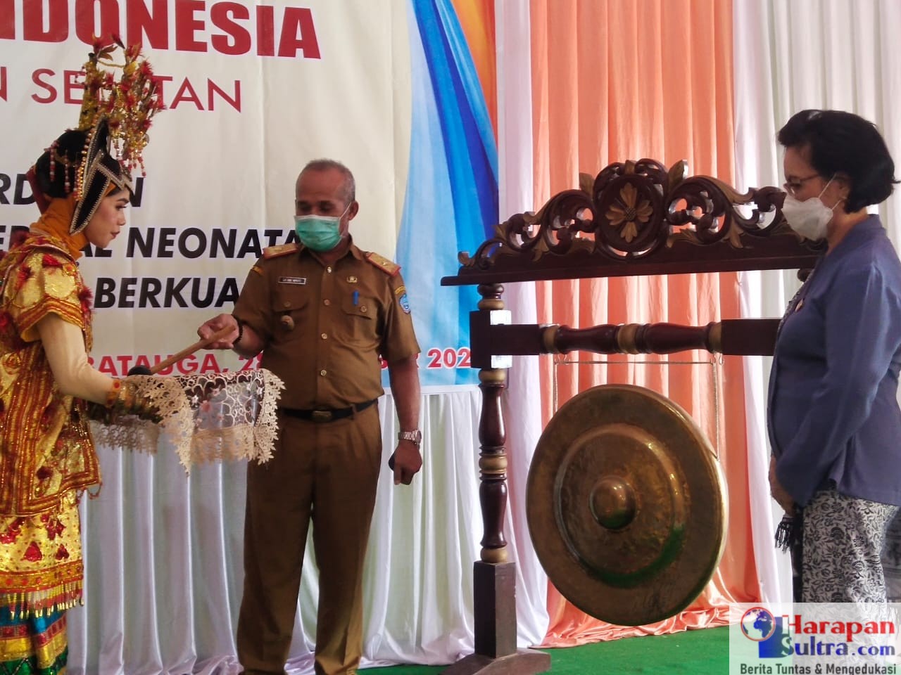 Asisten II Pemkab Busel, Ir. Laode Mpute (Tengah) saat membuka Muscab I IBI Busel Asisten II Pemkab Busel, Ir. Laode Mpute (Tengah) saat membuka Muscab I IBI Busel