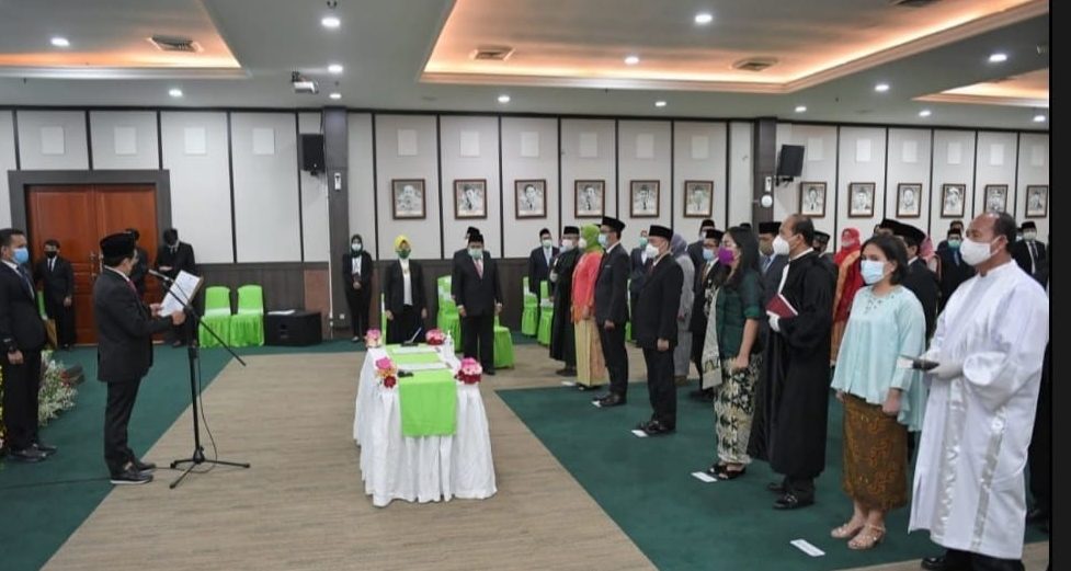 Menteri Desa, Pembangunan Daerah Tertinggal dan Transmigrasi Abdul Halim Iskandar saat melantikan ratusan pejabat Menteri Desa, Pembangunan Daerah Tertinggal dan Transmigrasi Abdul Halim Iskandar saat melantikan ratusan pejabat