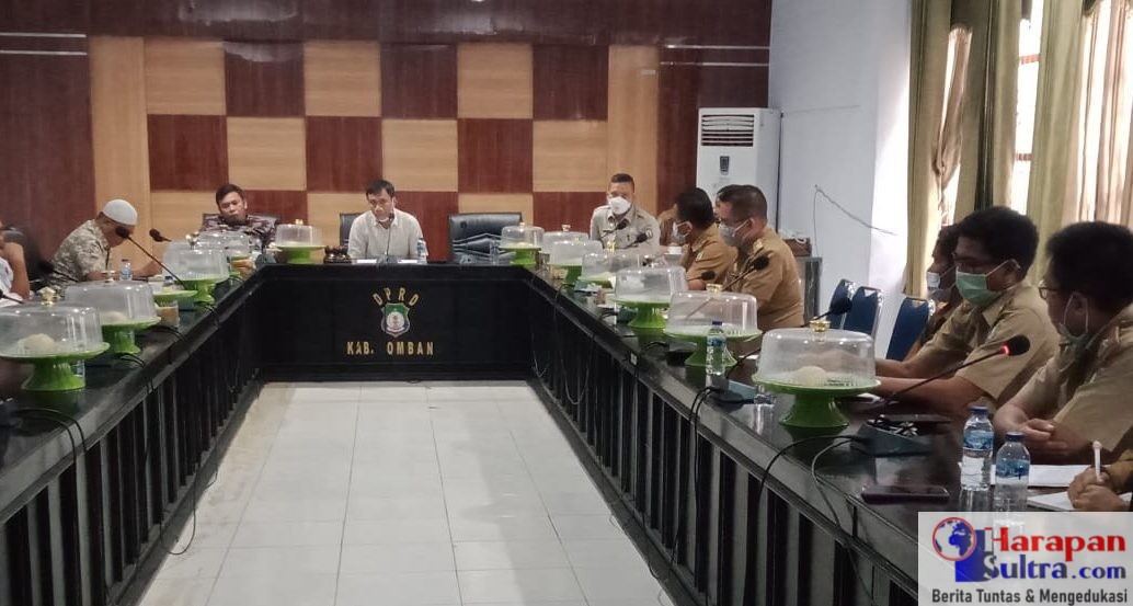 Suasana rapat membahas banjir Kabaena Suasana rapat membahas banjir Kabaena