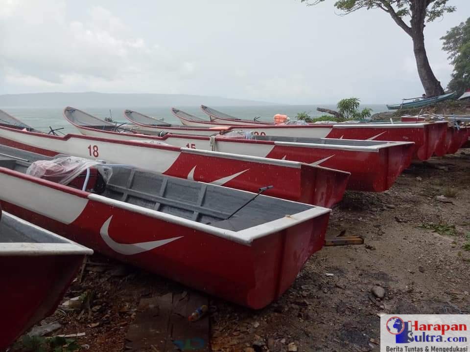 Bantuan Kapal Yang Diserahkan Kepada Nelayan Busel Bantuan Kapal Yang Diserahkan Kepada Nelayan Busel