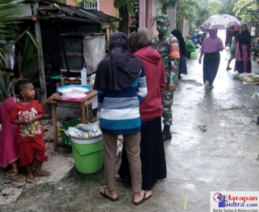 Babinsa saat bersosialisasi di Kelurahan Rukuwa