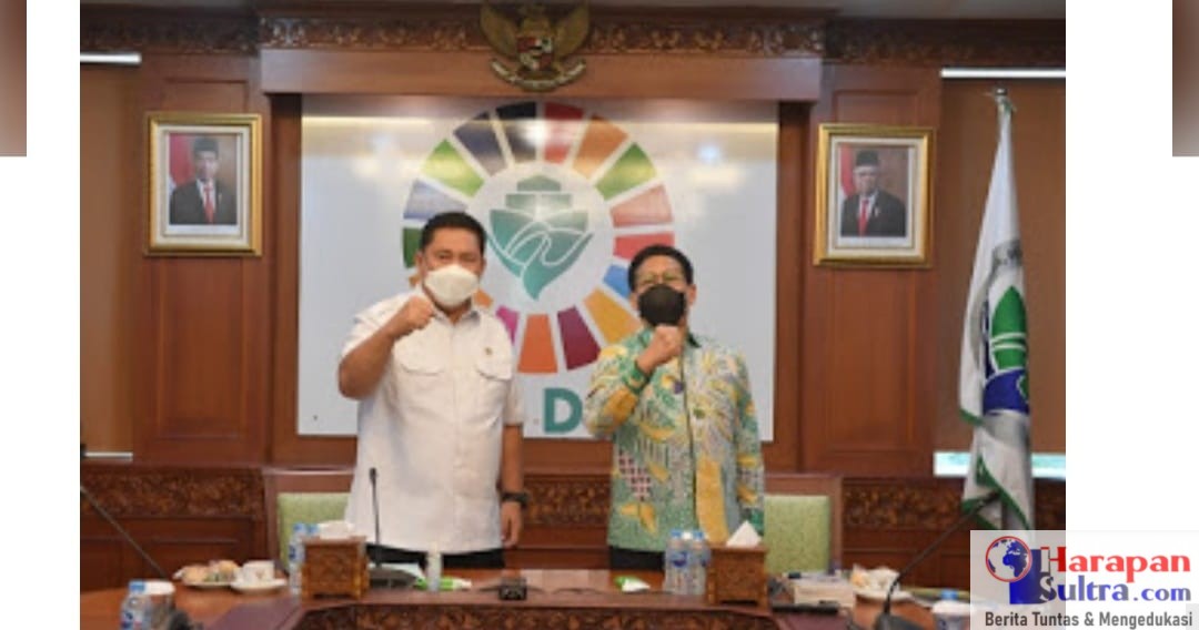 Menteri Desa, Pembangunan Daerah Tertinggal dan Transmigrasi Abdul Halim Iskandar saat menerima kunjungan Kepala Badan Narkotika Nasional Petrus Golose. Foto: Wening/Humas Kemendes PDTT
