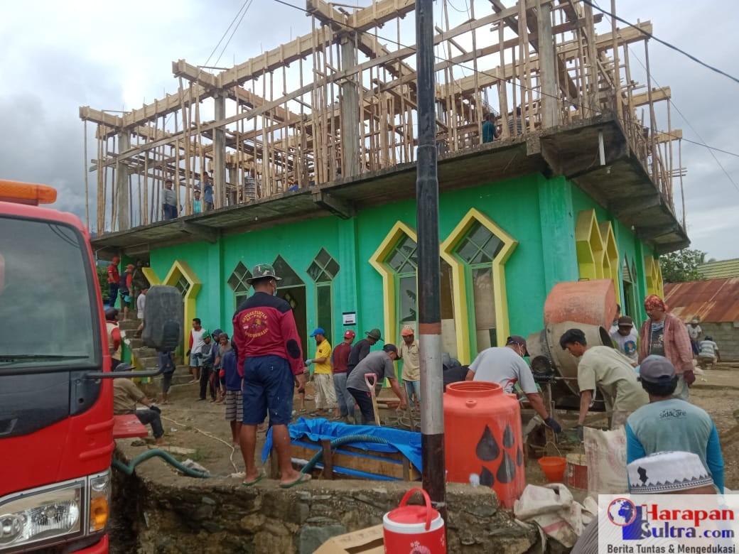 Proses Pengecoran Ring Balok lantai 2 Masjid Al-Khairat Talabente