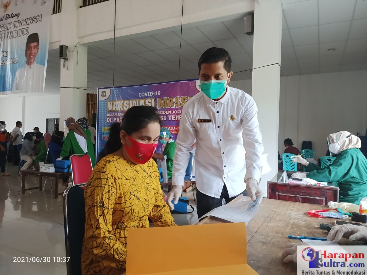 Nurhayati didampingi Kabid Pelayanan dan Sumber Daya Kesehatan Dinkes Bombana, Tarzan SKM.