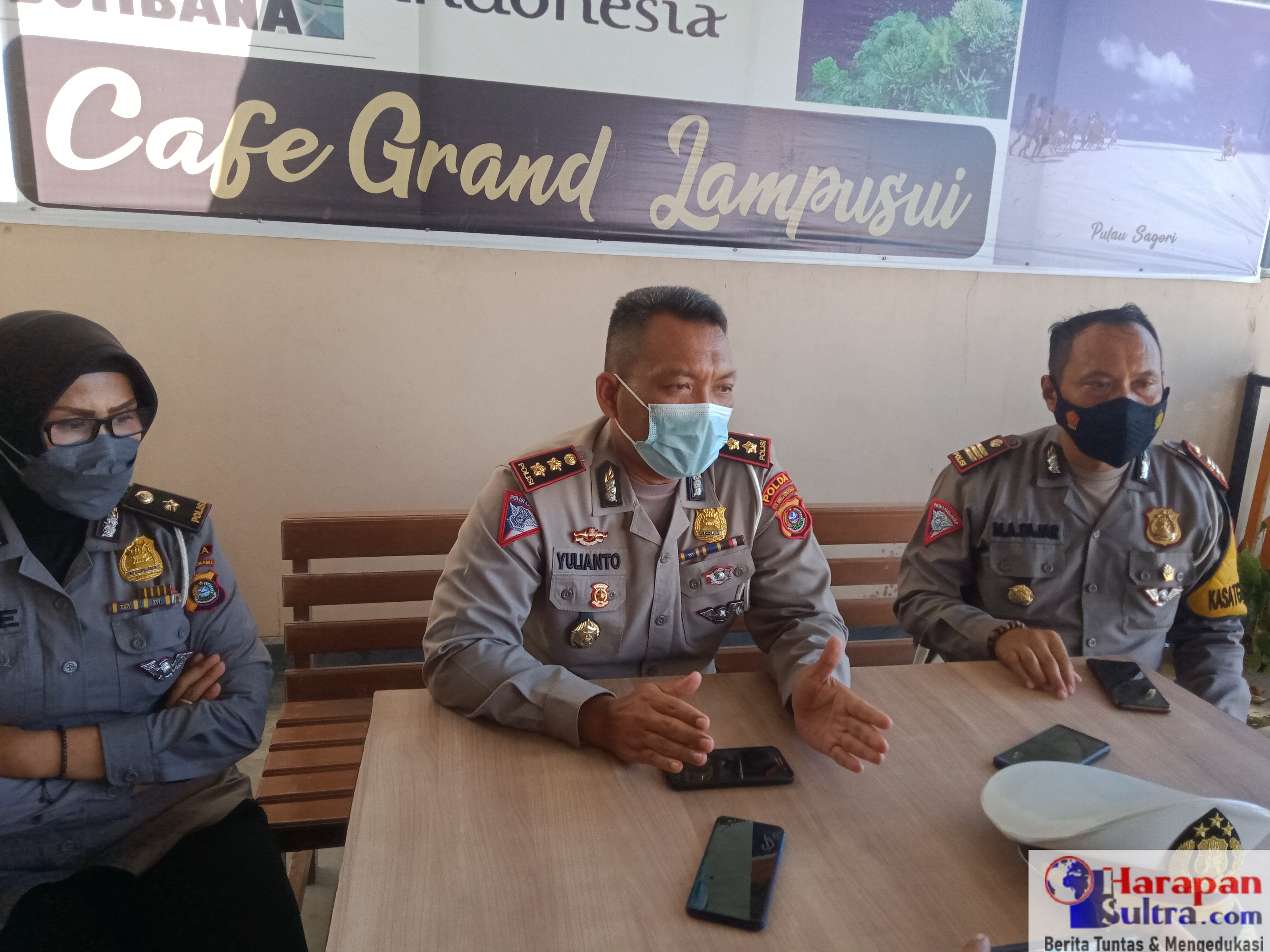 Wadir lantas Polda Sultra, AKBP Yulianto S.I.K saat memberikan keterangan pers usai olah TKP