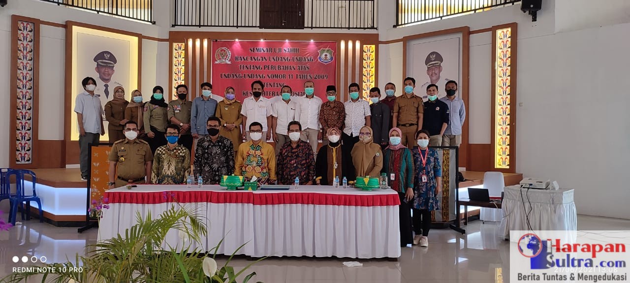 Foto Bersama usai pelaksanaan seminar