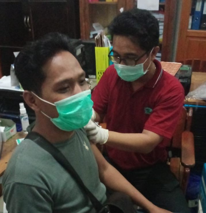 Salah satu warga saat di Vaksin