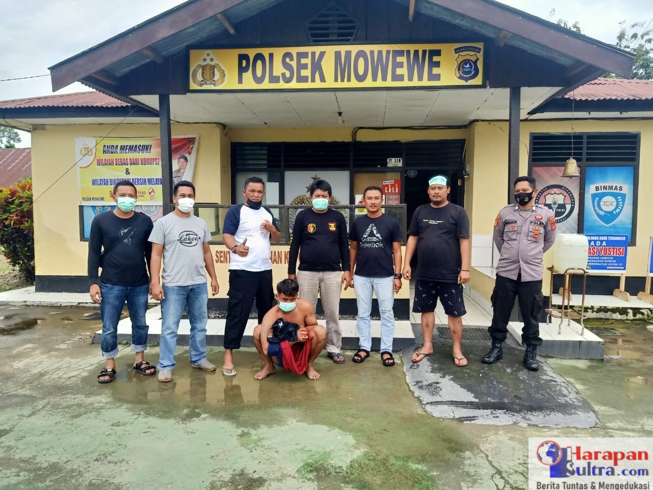 Tim Trisula Satya Haprabu Polsek Lantari Jaya saat menunjukkan kedua pelaku pencurian