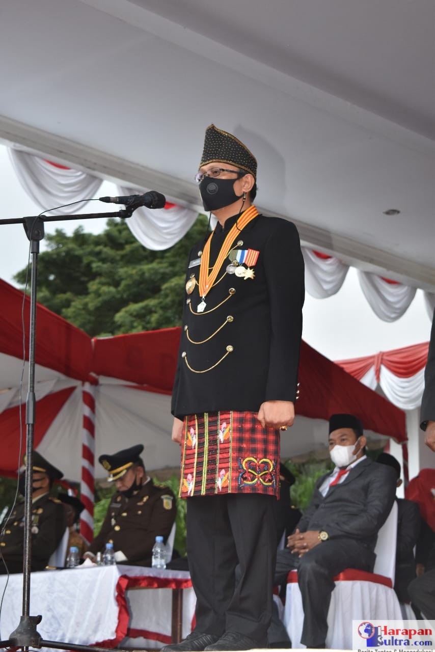 Bupati Bombana, H. Tafdil Saat menjadi Inspektur upacara HUT-RI tingkat Kabupaten Bombana