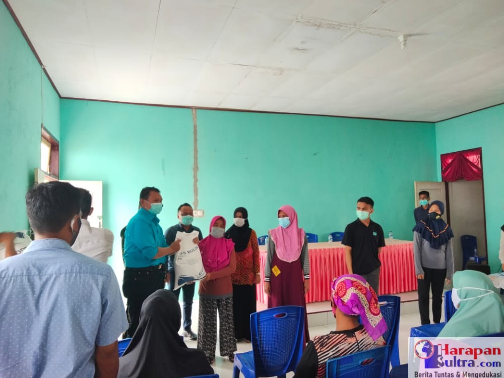 Pemkab Busel Salurkan Bantuan di Desa Gaya Baru