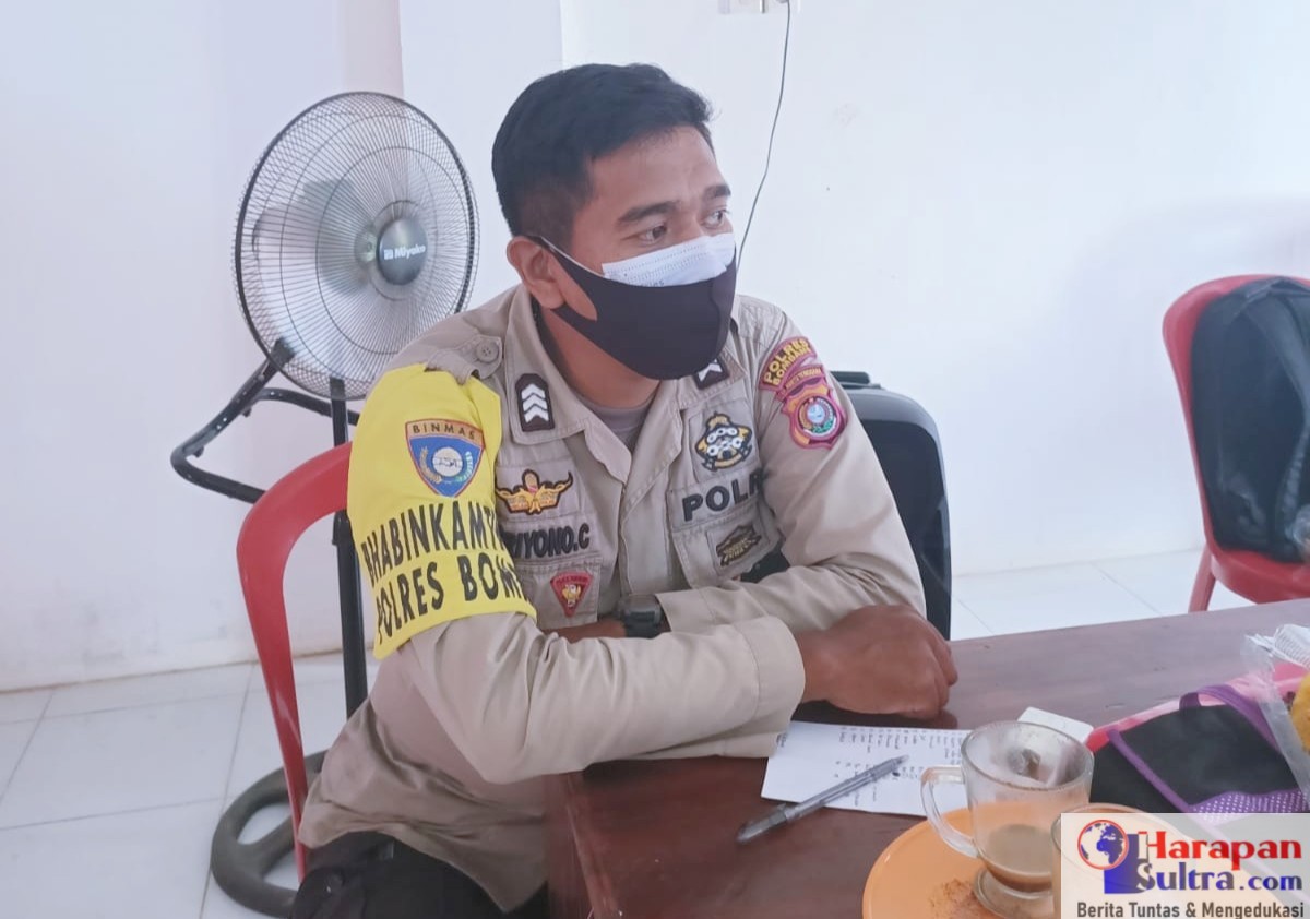 Brigadir Patriyono Cornelius anggota Polsek Rumbia yang juga Bhabinkamtibmas Kelurahan Lameroro