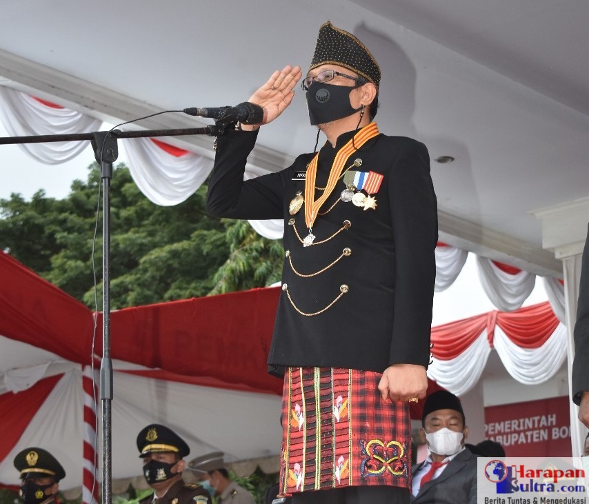 Bupati Bombana, H. Tafdil saat Memimpin Upacara HUT-RI