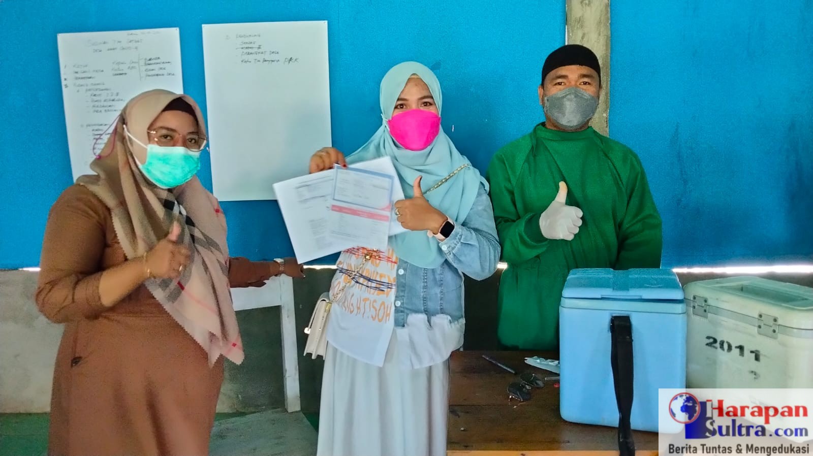 PLT. Direktur PT. PLM. Haslindah (Tengah) saat melakukan vaksin ke II