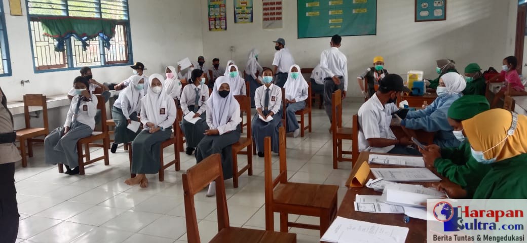 Pelaksanaan Vaksinasi Covid-19 di SMA 12 Bombana