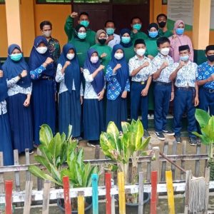 Foto Bersama Pelajar usai Pelaksanaan Vaksinasi Foto Bersama Pelajar usai Pelaksanaan Vaksinasi