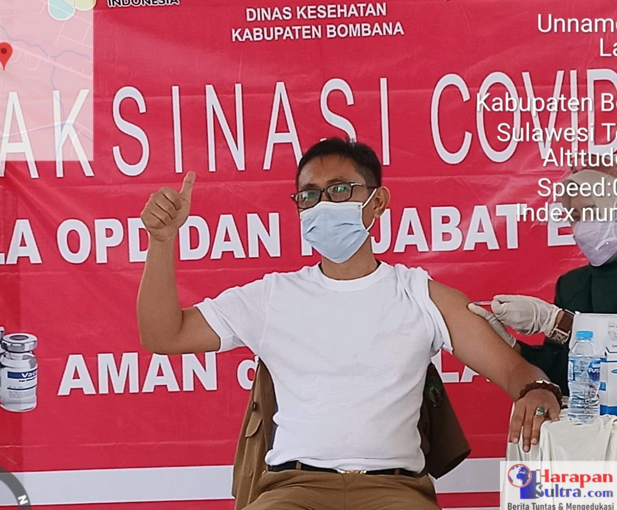 PLT. Kadis Pertanian Bombana, Ir. Muhammad Siarah, M.Si saat melakukan vaksinasi