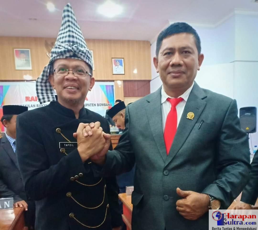 Amiadin (Kanan) bersama Bupati Bombana H. Tafdil (Kiri)