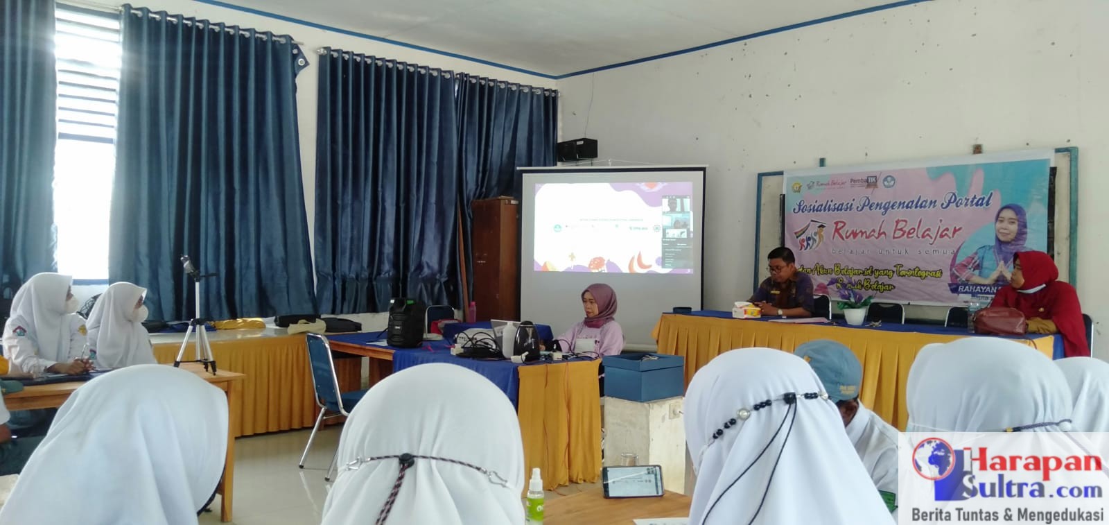Suasana "Science Film Festival" di SMAN 03 Bombana